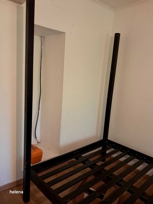 Vendo estrutura de cama ja com estrado embutido ...