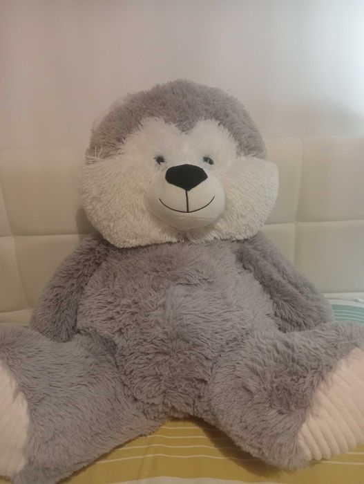 Urso grande em peluche cinzento