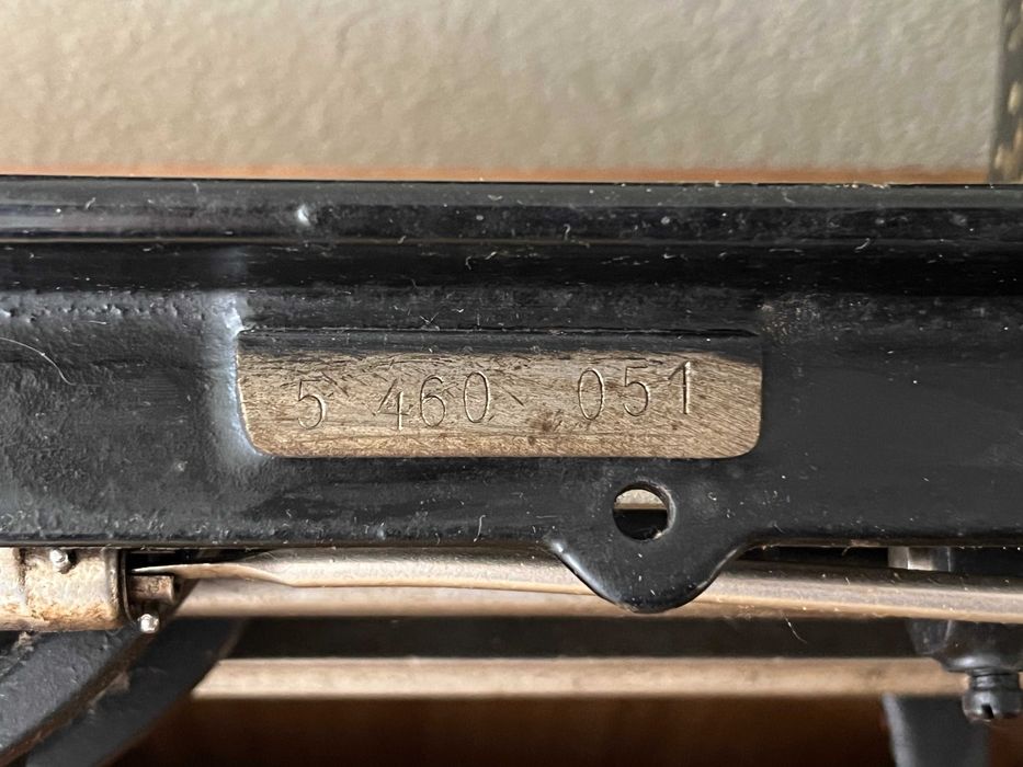 Máquina de Costura PFAFF 30 com Móvel