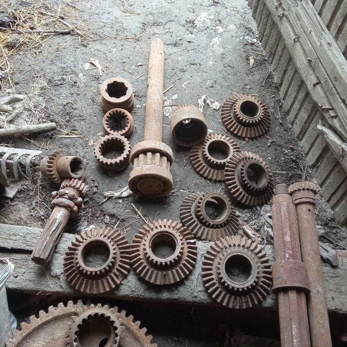 Шестерні деталі коробки т 25