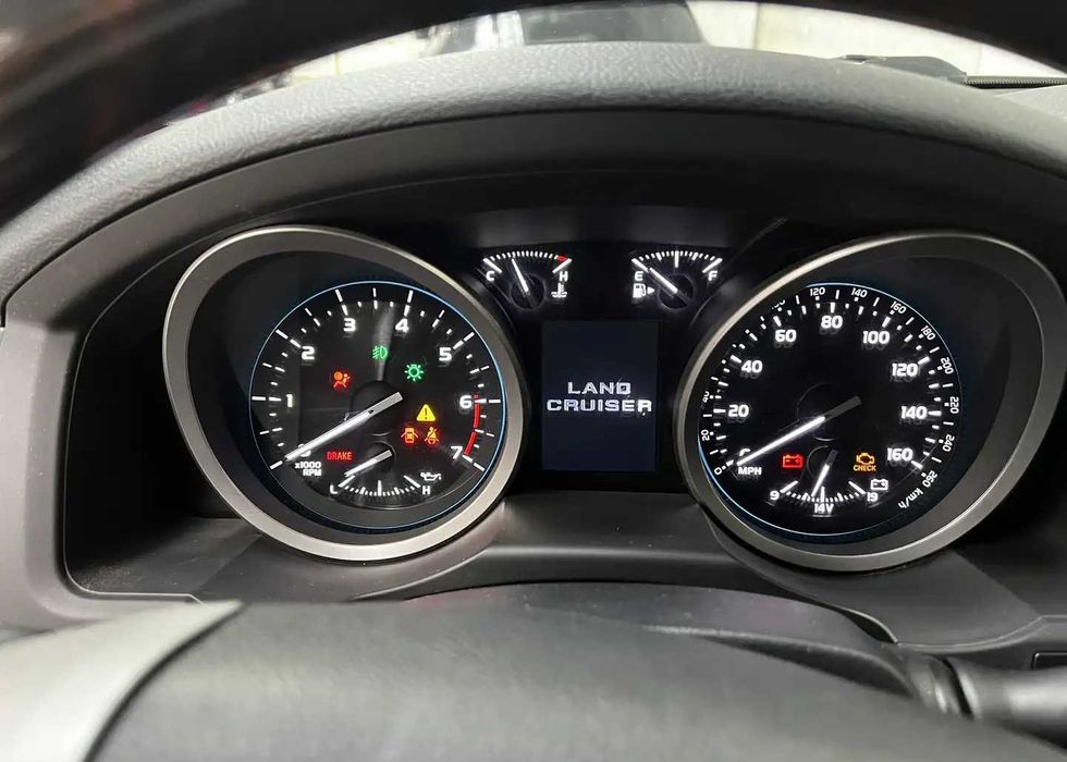 Toyota Land Cruiser 200 V8