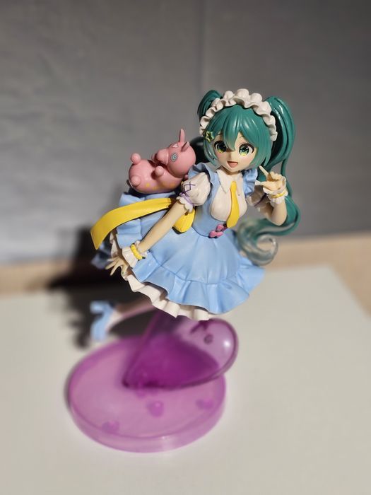 Без вушок і коробки. Колекційна аніме-фігурка Taito Miku Hatsune × Rod