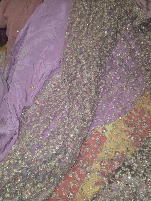 Расшитое розовое индийское сари