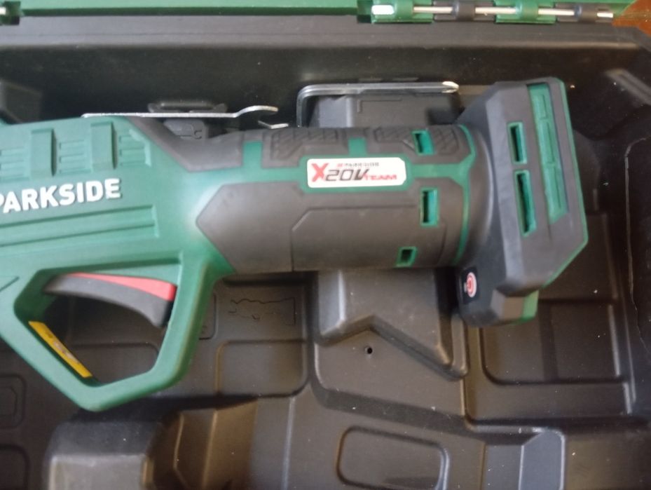 Tesoura de poda a bateria 20V Parkside