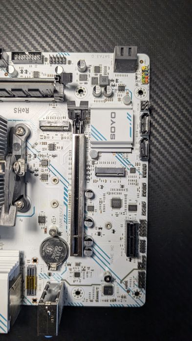 Ryzen 7 5700x soyo b550 ddr4 16gb