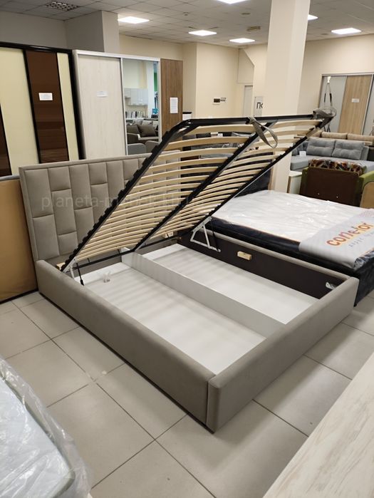 Ліжка м'які тканеві в наявності та під замовлення, знижки на матраси