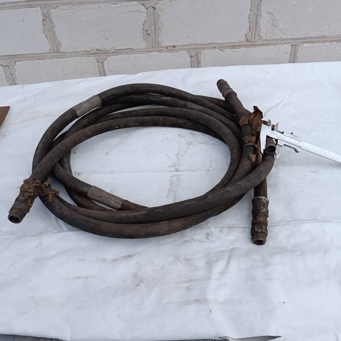 Шланги гидравлические. Длина три метра один.