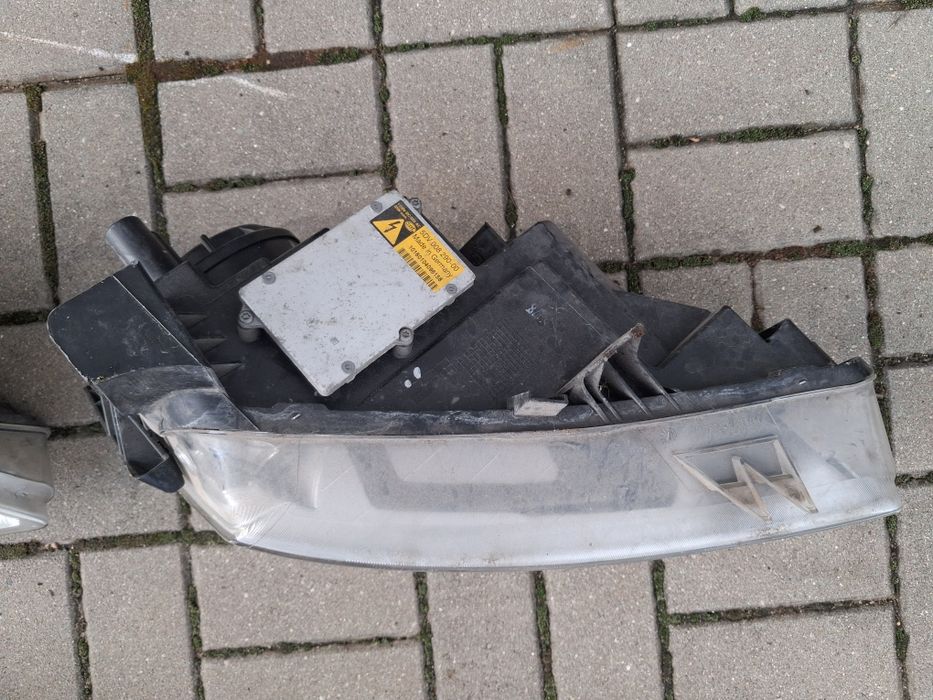 Nissan QaszQai 2007-2010r Lampy Przod Xenon