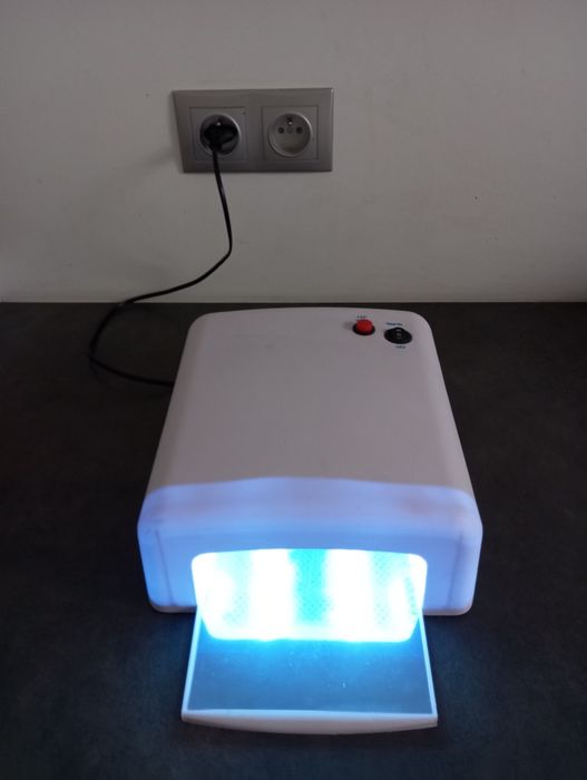 Lampa do utwardzania paznokci