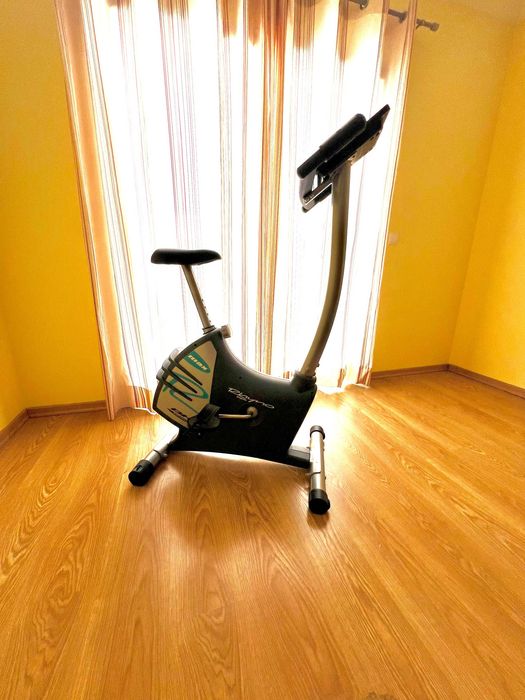 Bicicleta estática com 12 programas