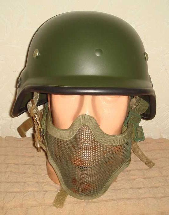 Защитный пластиковый шлем