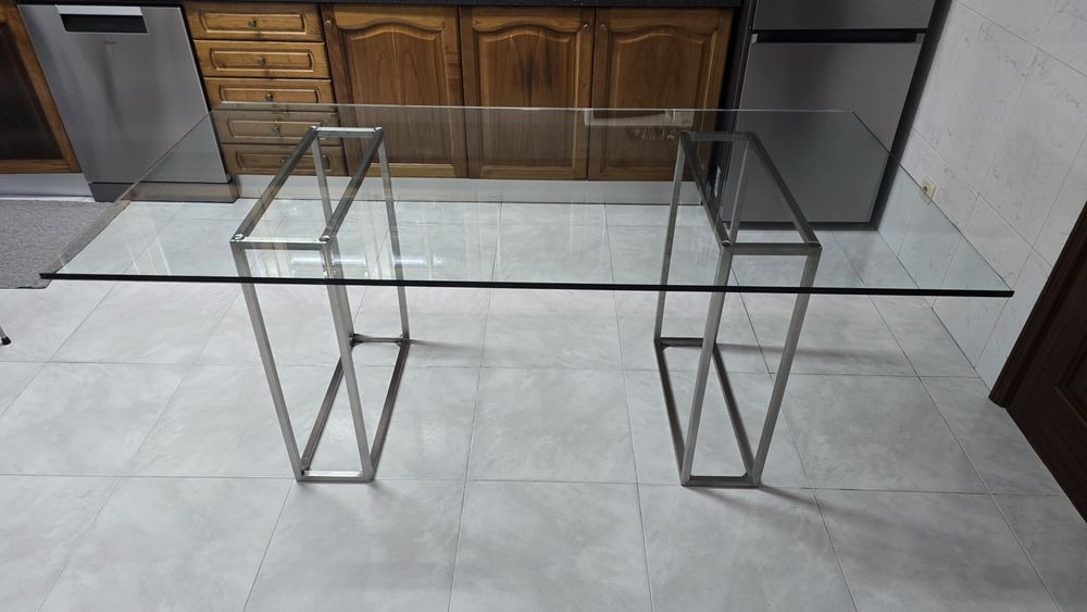 Mesa de jantar em vidro