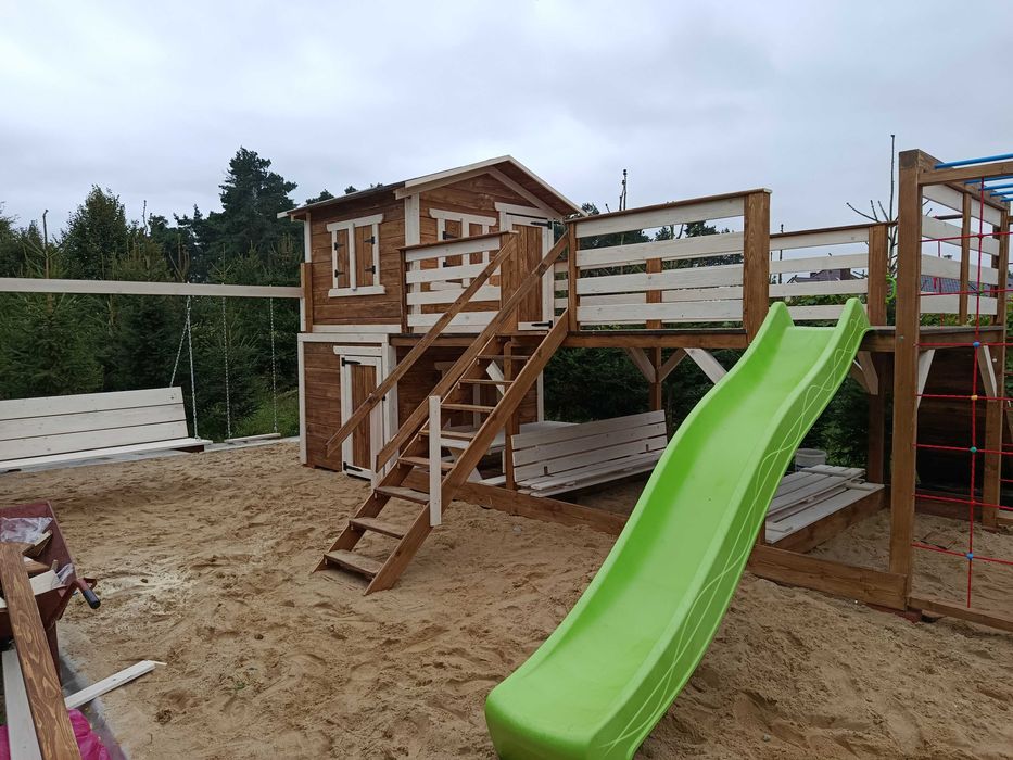 Plac zabaw , huśtawka, domek dla dzieci model Gołaczów