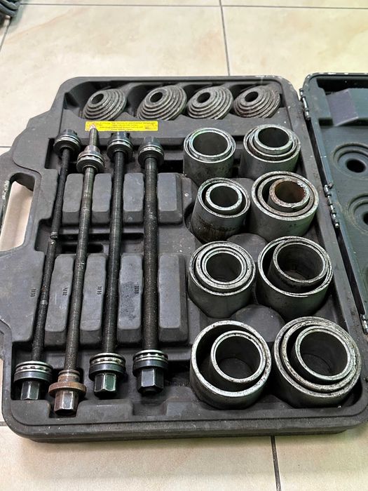 Zestaw tulei wciskających i wypychających 36 CZ. KS TOOLS