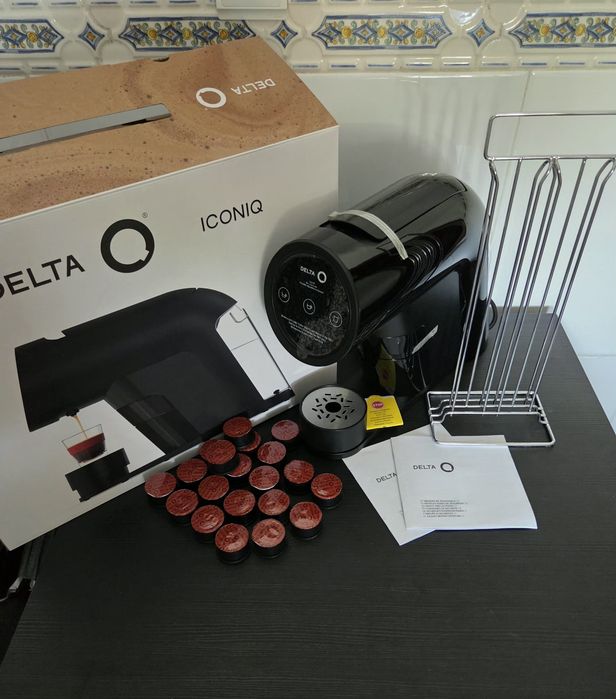 Máquina de Café Delta Q Iconiq última Geração oferta de 20 cafés e suporte de Cápsulas.