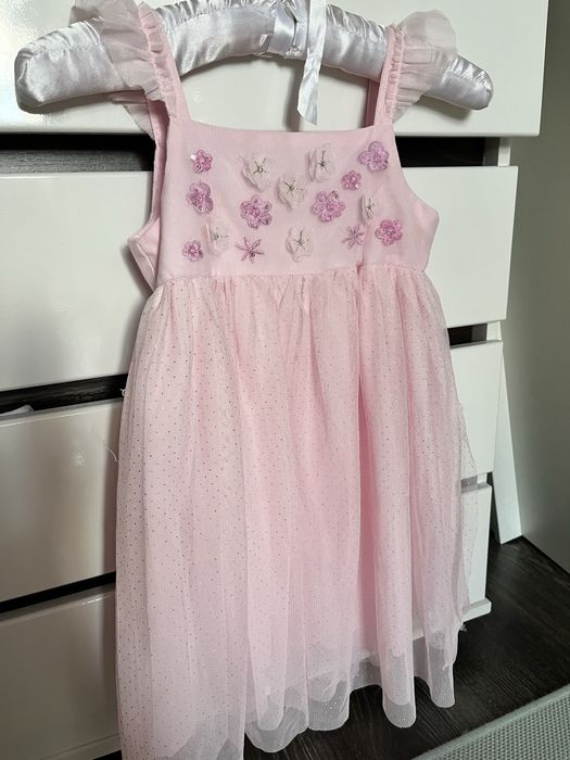 Святкові Сукні для дівчинки Burberry H&M laura Ashley 110-116
