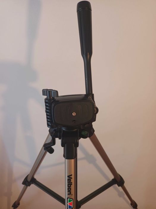 VELBON Tripod Model: cx-560 for Camera - With Little Use.64284553496193120