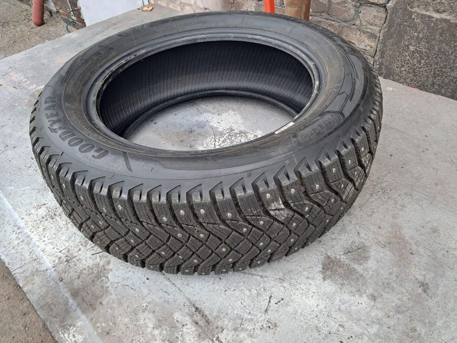Goodyear 225/60 R17 103T Шип
