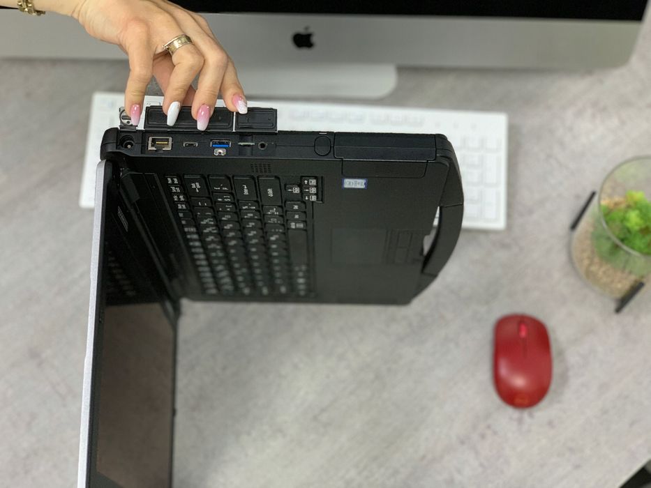 Pancerny laptop przemysłowy Panasonic FZ-55 i5-8gen 16GB 512SSD + LTE