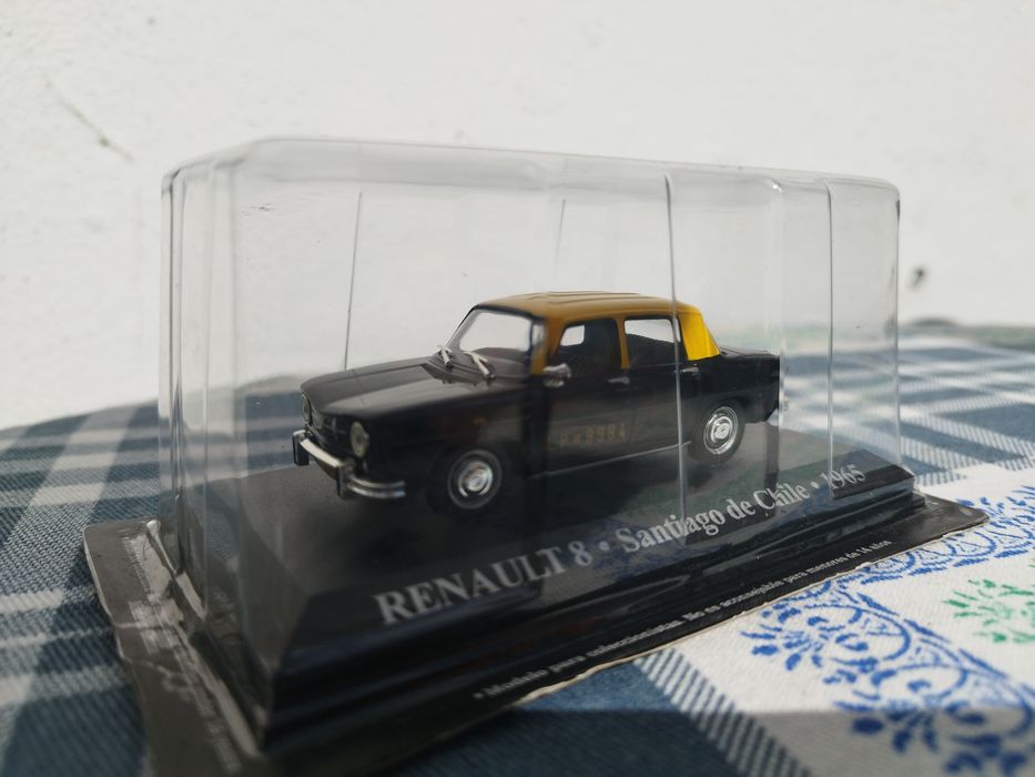 Miniatura Nova - Renault 8 Taxi Santiago do Chile 1965