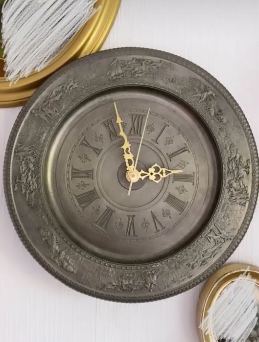 Вінтажний настінний годинник олово