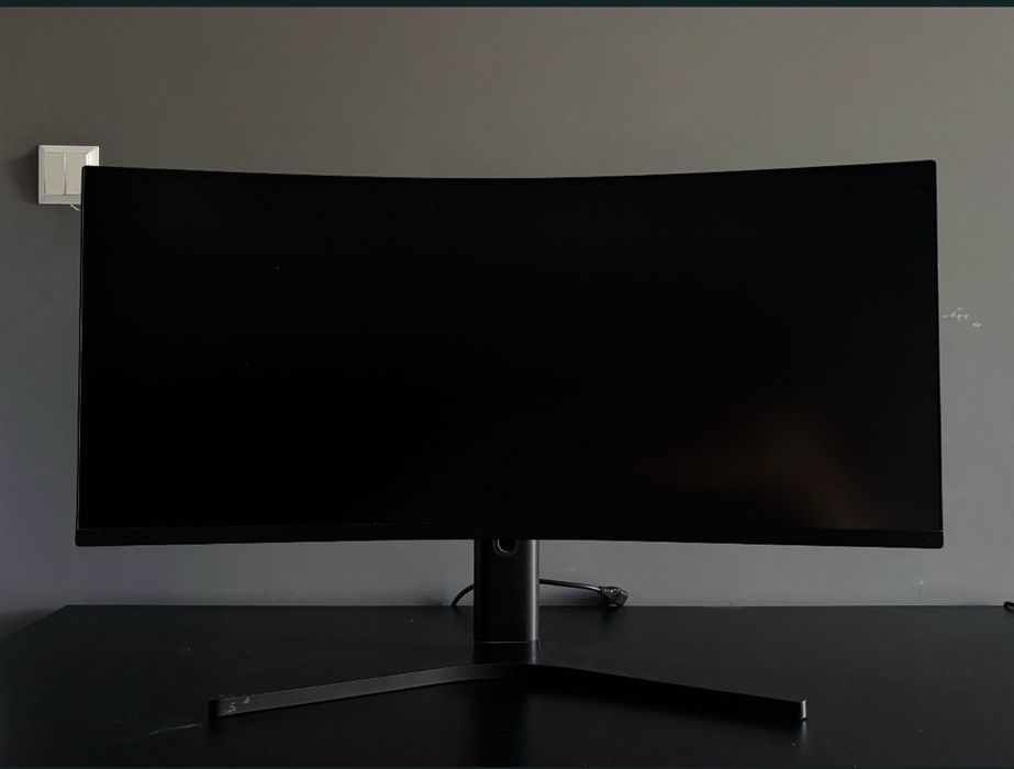 Monitor zakrzywiony