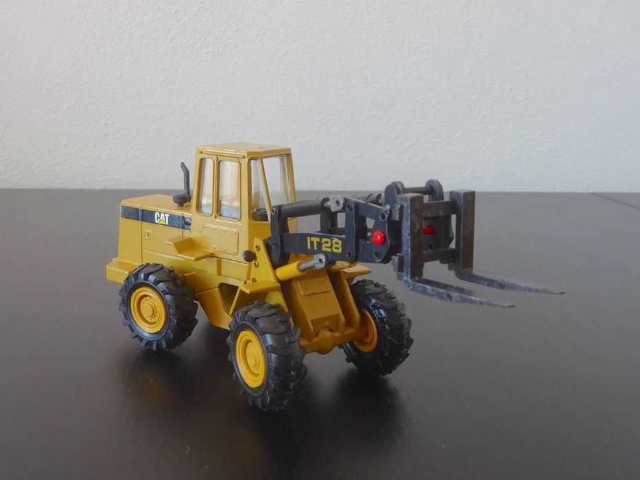 Lote de Miniaturas 1:50 CAT da Joal, Conrad, NZG
