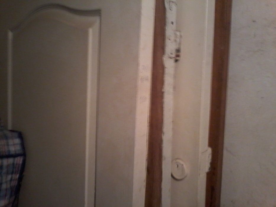 Двері різні б/у,з коробкою,замком і завісами.обналичка мдф,лиштва