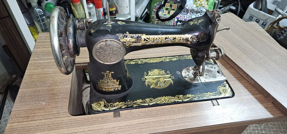 Máquina de costura Singer de 1928 a funcionar