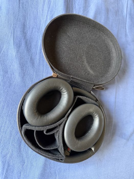 Sony WH-1000XM4 – Excelente som | Almofadas novas Wicked Cushions