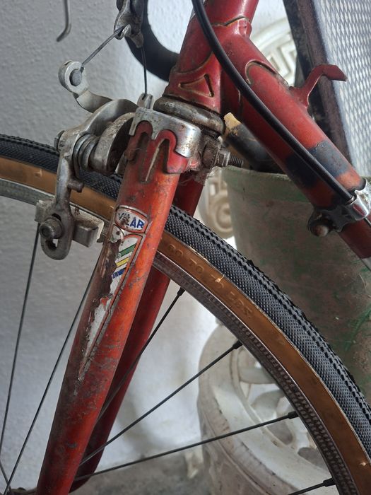 Vende-se bicicleta antiga