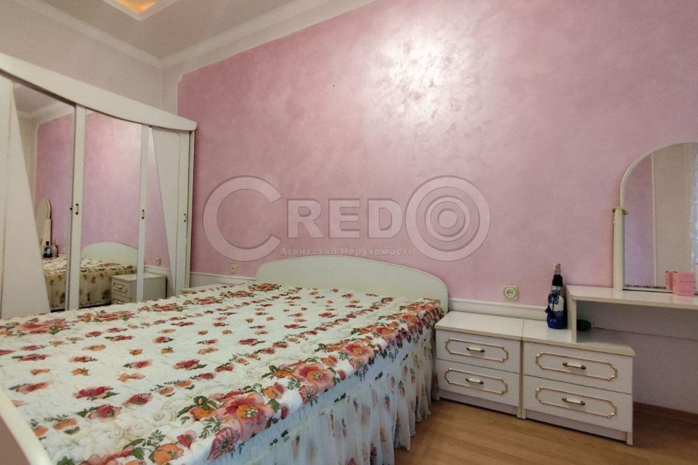 Продаж великої 3кімнатної квартири з "автономкою". Покровський район.