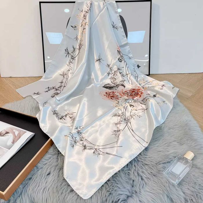 Шовкова хустка  Mosi 90*90см сріблясто-сіра Хіт продажів