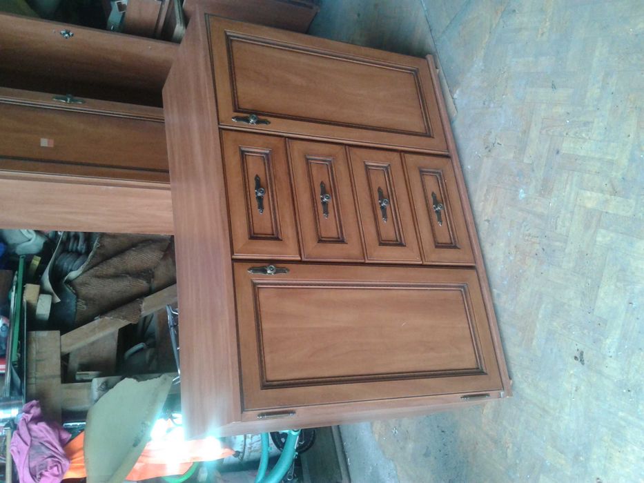 sprzedam     szafkę