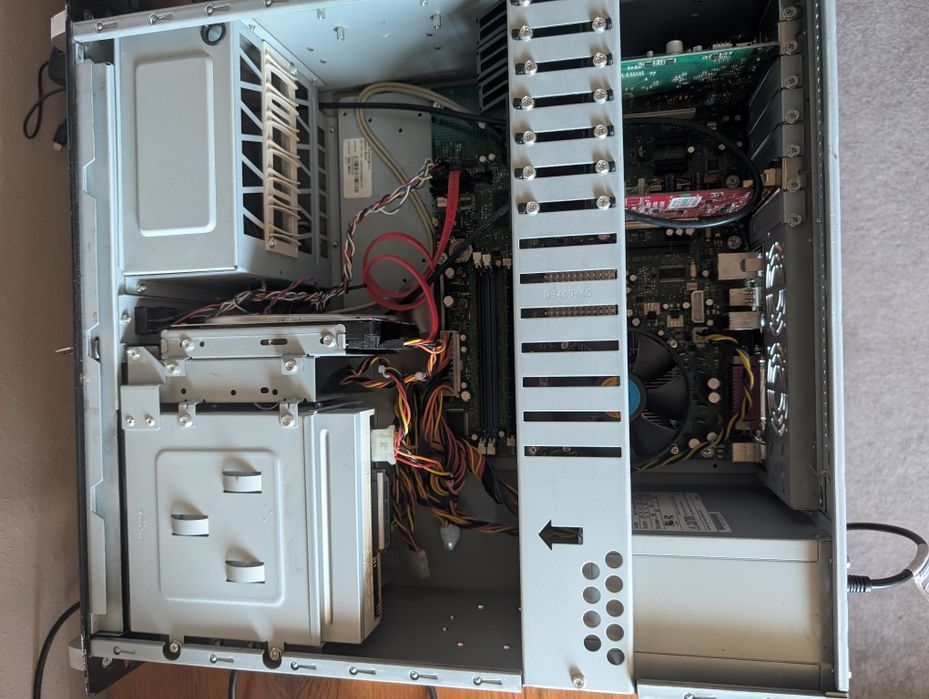 Serwer Rack 4U 19" obudowa + komputer LGA775, 2 GB RAM, 500 GB