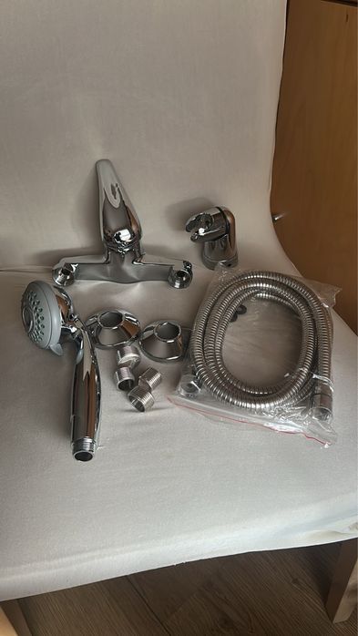 Conjunto de torneira com chuveiro