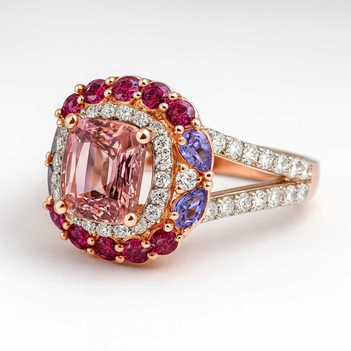 Autorski pierścionek z naturalnymi kamieniami