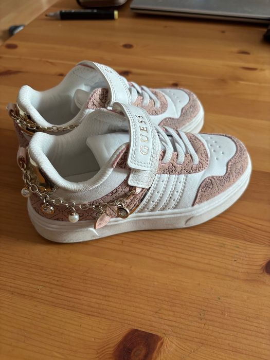 Buty dla dziewczynki guess