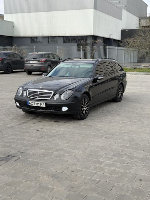 Mercedes-  Benz 211