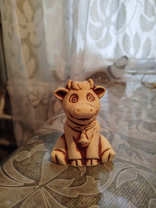 Керамическая фигурка коровка