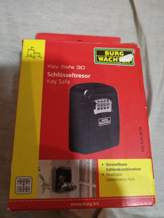 Kaseta, sejf na szyfr nowa.