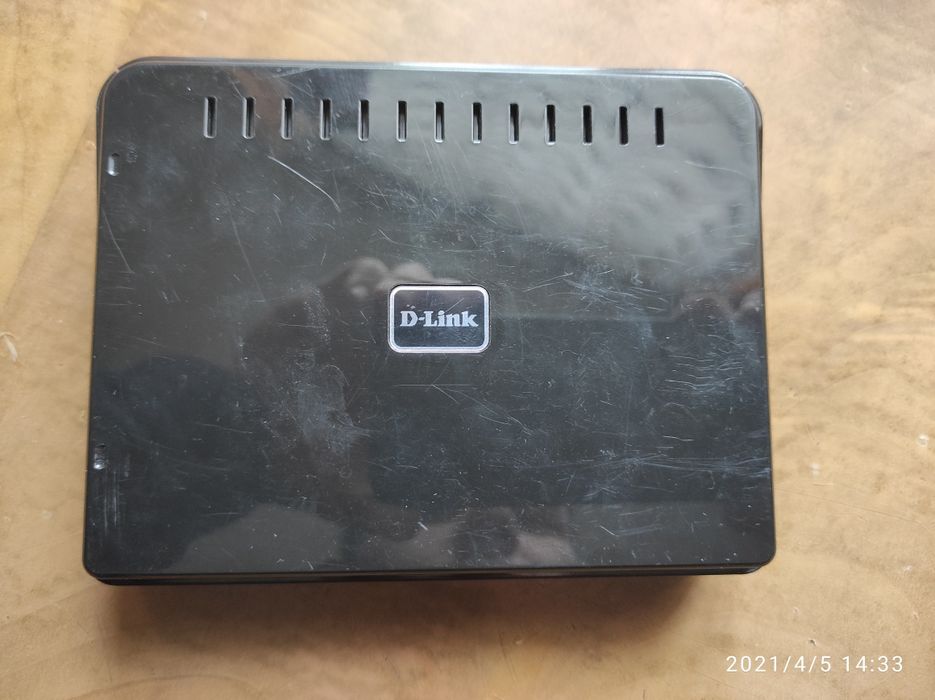 Продаю беспроводной маршрутизатор D-Link DIR-300.