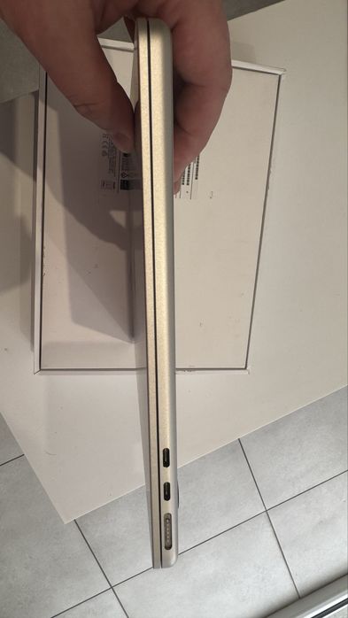Macbook air m2 13.6 8/256 bardzo dobry stan, Pudełko + kabel + ładowarka