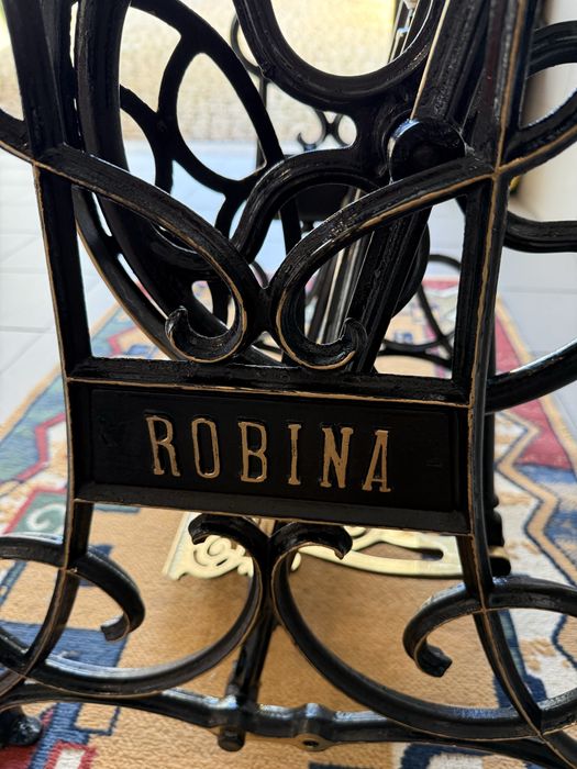 Pés Robina com tampo de vidro