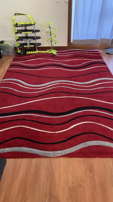 Tapete de sala vermelho