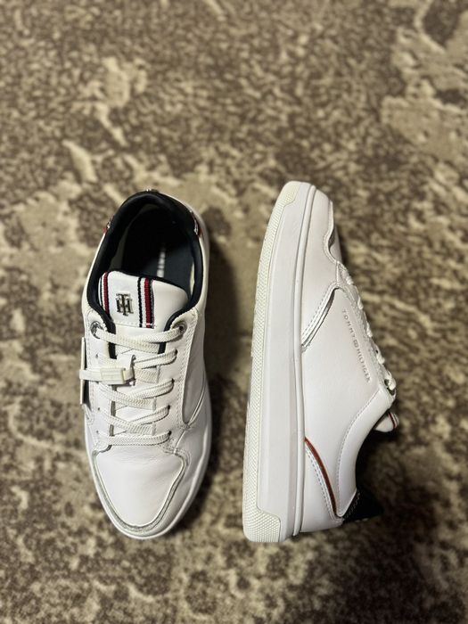 Шкіряні жіночі кросівки Tommy Hilfiger