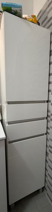 Armário branco WC