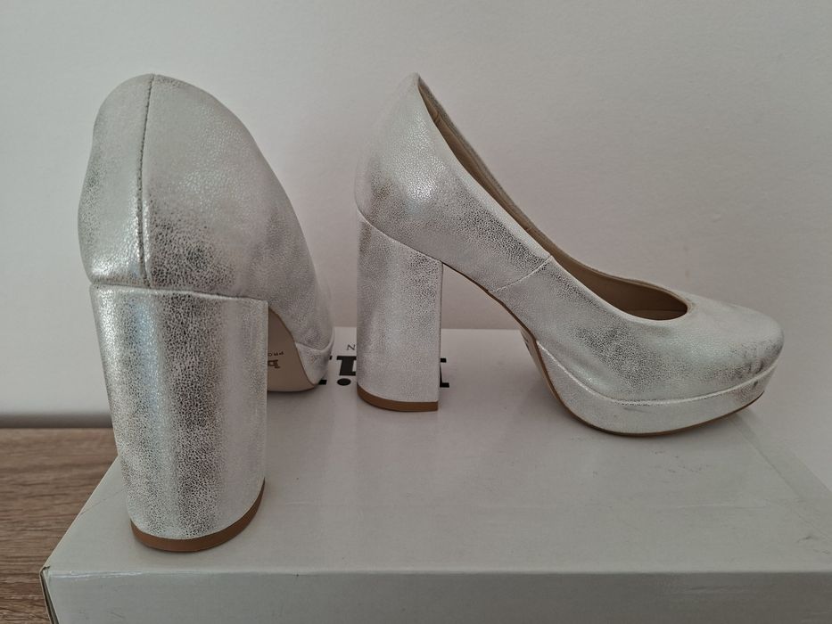 Czółenka na platformie BRILU srebrne -rozmiar 35 stan idealny