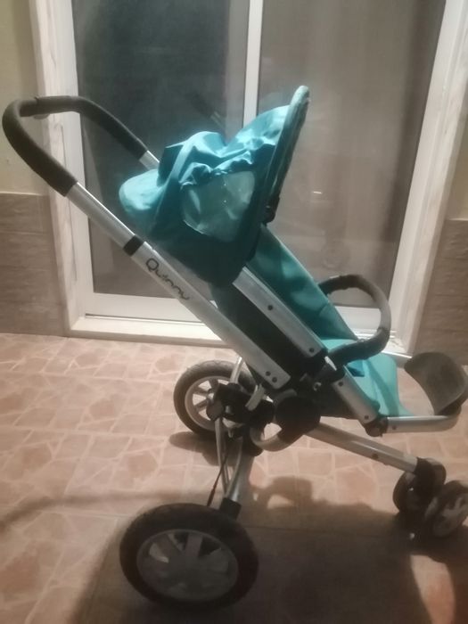 Carrinho de bebé quinny