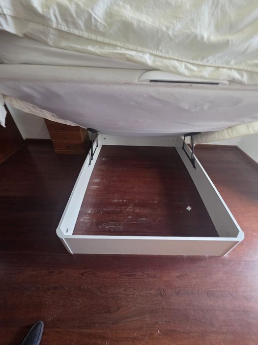 Cama sommier 190x140  e colchao